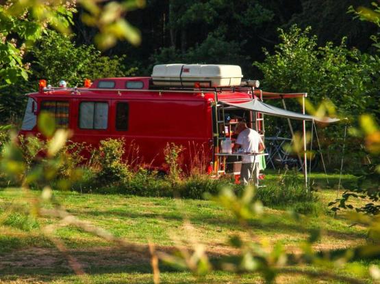Stellplatz Wohnwagen  + Auto + Storm