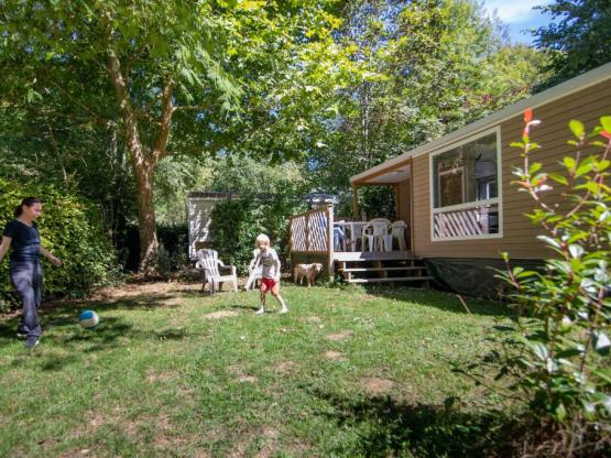 Mobilheim Loggia Confort 26 m² + TV + überdachte Terrasse