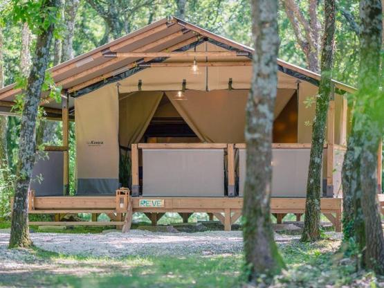 Zelt Lodge Kenya CONFORT 34m² - 2 Zimmer + überdachte Terrasse 11m² (MIT Sanitäranlagen)