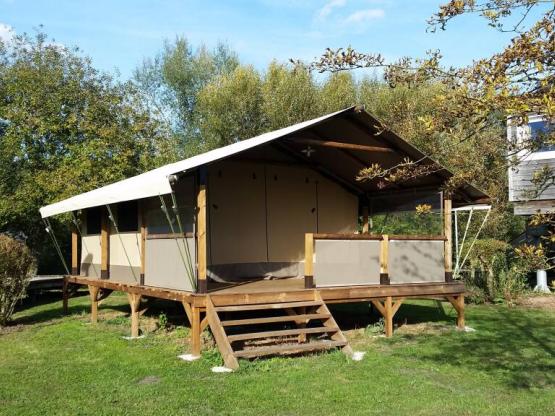 Möblierte Canvas-Ecolodge 35 m² - 2 Schlafzimmer - ohne Badezimmer - überdachte Terrasse mit Blick a
