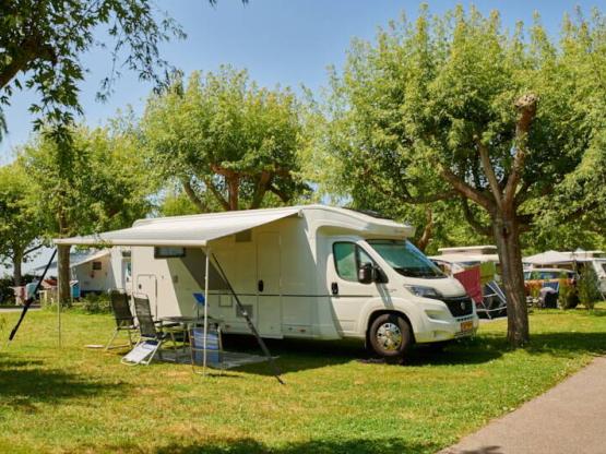 Stellplatz Caravan, Wohnmobil oder Van
