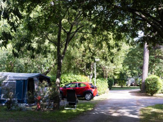 Stellplatz + auto + 2 pers.