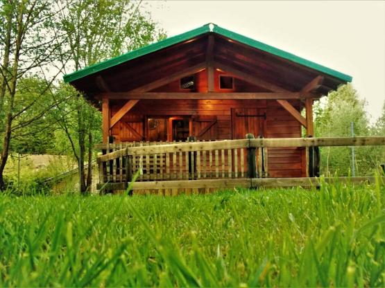 Cabane bateau with covered terrasse and sanitary facilities 4p (22m²)
