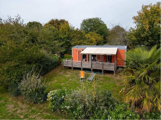 PREMIUM COTTAGE 33 m² - Blick in die Natur nicht einsehbar - 2 Schlafzimmer - TV - 2 Badezimmer - L