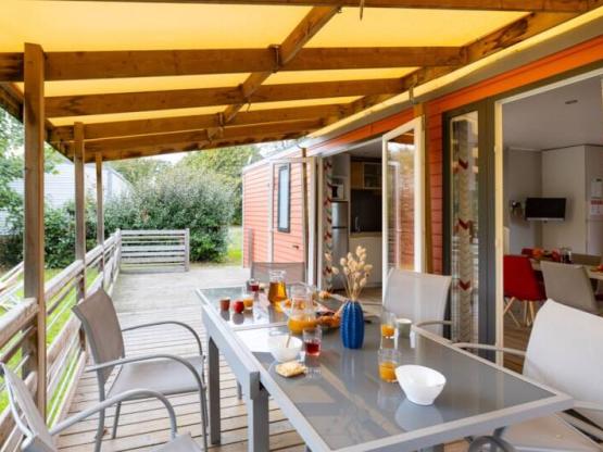 PREMIUM COTTAGE 40m² - Blick in die Natur nicht einsehbar - 3 Schlafzimmer - TV - 2 Badezimmer - Lad