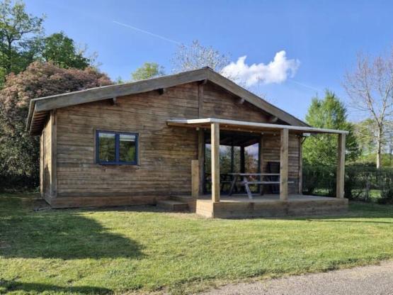 Hütte Confort 50m² - 3 zimmer + überdachte Terrasse + TV  + Backofen