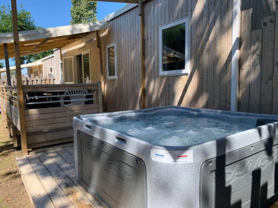 Mobilheim LUXE + 8/10 Pers. 4 Schlafzimmer mit Geschirrspüler und eigenem Whirlpool