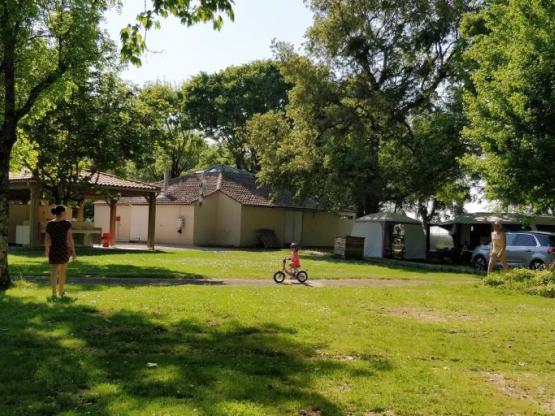 Emplacement pour tente, caravane ou camping car