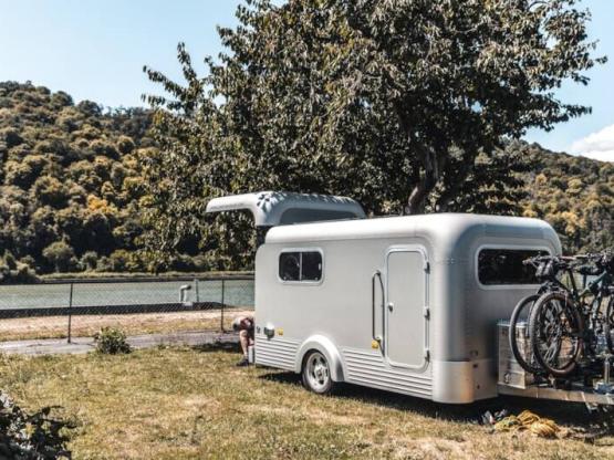 Campingkomfort: Stellplatz mit Strom