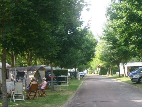 Backpacker package for 1 person on foot/bicycle/motorcycle + tent, without electricity