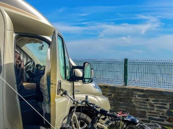 Stellplatz Komfort 2 pers - Zelt, Wohnwagen, Wohnmobil / 1 Auto / Strom 10A