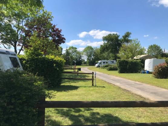 Stellplatz + Auto + Zelt oder Wohnwagen + Strom