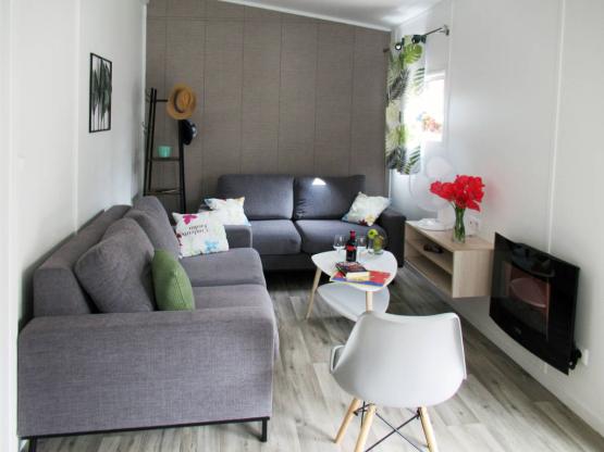 HÜTTE - 2 Schlafzimmer - 1 Badezimmer - COUNTRY  LODGE mit TV - 35 m² -