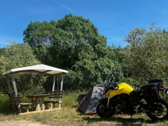 Natur-Pauschale – nur kleines Zelt – ohne Strom – ideal für sanfte Mobilität + Picknicktisch