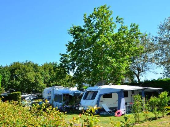 Pauschale 2 ppl : Stellplatz + Auto + Zelt oder Wohnwagen