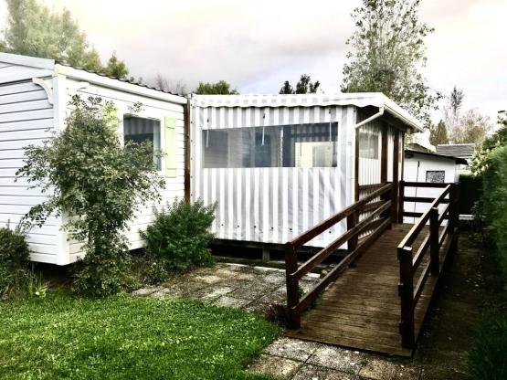 Stacaravan voor mindervaliden - 2 slaapkamers - Terras overdekt met zeil - airconditioning