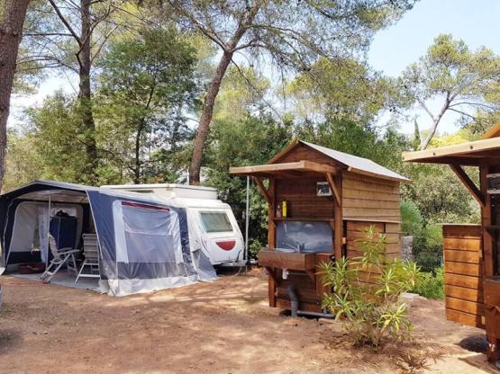 Stellplatz PREMIUM + Strom 10A + Sanitäranlagen