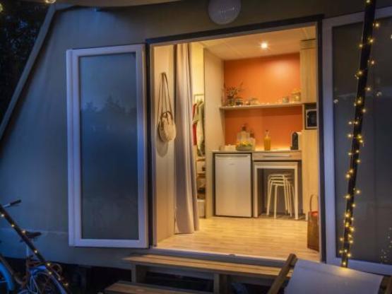 Coco-sweet 16m² (2 Schlafzimmer) - ohne Sanitäranlagen Terrasse mit Markise + TV