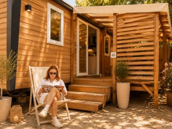 Cottage Premium 32m² (2ch), davon 8m² integrierte Terrasse + Überdachte Terrasse + Klimaanlage + LV