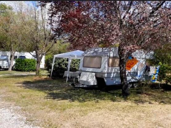 Stellplatz : Auto + Zelt/Wohnwagen oder Wohnmobil