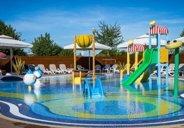 YELLOH! VILLAGE - LE PIN PARASOL*****