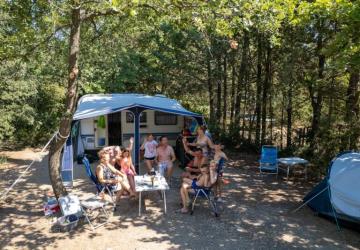 Flower Camping Les Rives de l'Aygues